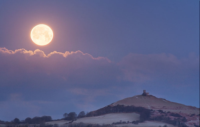 Alex Nail, moonset brentor