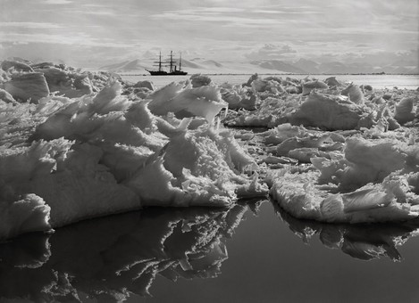 BEAUTIFUL-BROKEN-ICE-REFLECTIONS-AND-THE-TERRA-NOVA-7-JANUARY-1911-1-C32107B