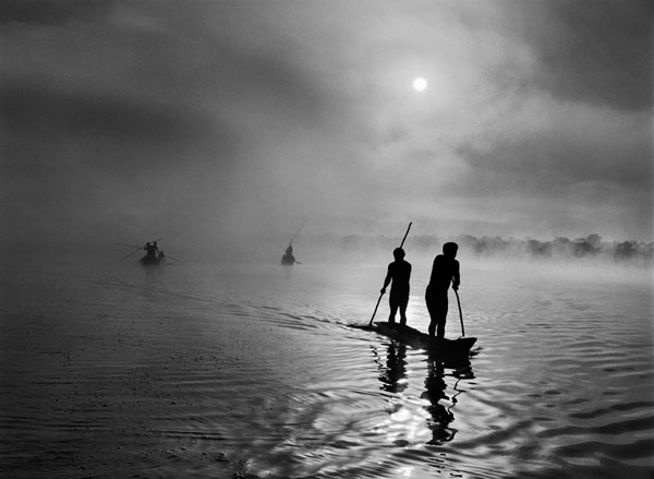 4. In the Upper Xingu region of Brazil’s Mato Grosso state, a group of waura fish in the Piulaga Lake near their village. The Upper Xingu Basin is home to an ethnically diverse population. Brazil, 2005. © Sebastião Salgado / Amazonas Images / nbpictures 