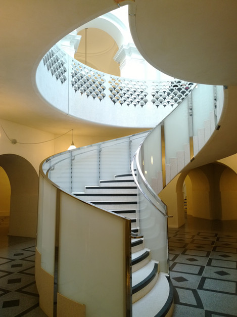 Tate_Britain_cupola_staircase