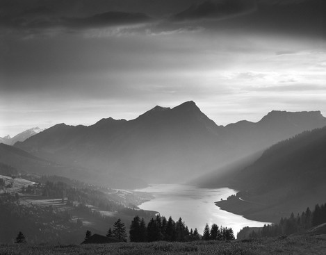 Photo 5. Weak “movement” of the lake shore is readily readable because of otherwise static composition with balanced tonal gradients and lines