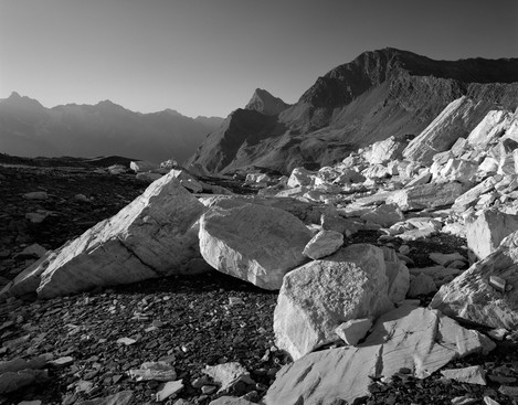 Photo 9. Rocks near the Gd-St-Bernard pass. 