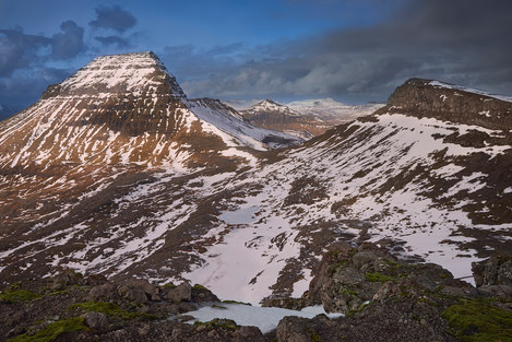 Mount Skælingsfjall (767 m) on the left bathed in afternoon light and mount Stallur (614 m) on the right in the shadows.
