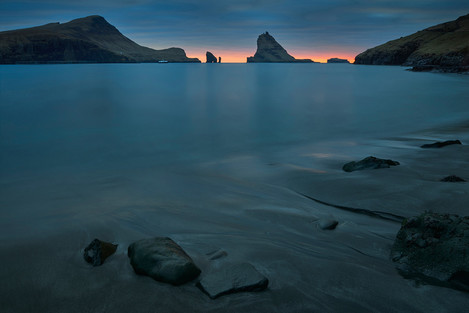 The sea stacks of Drangarnir, Tindhólmur and Skerhólmur, from left to right.